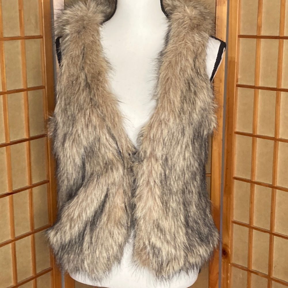 MATERIAL GIRL Vest Faux Fur Brown Sleeveless Vest